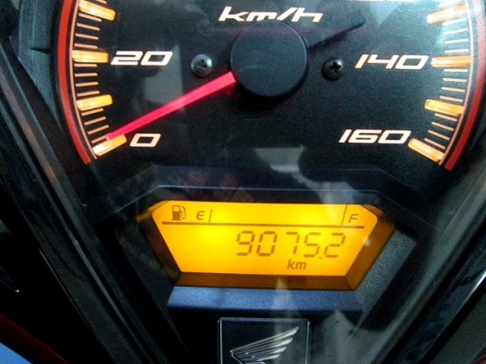 CLICK 125 i ลายเทรินอัฟ สีดำแดง รถเดือน พฤศจิกายน ปี 55 ไมล์ 9 พันโล แถม 3 รายการ 28900