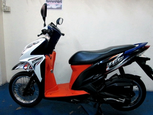 click 125 i สีขาวดำ รุ่น คอมบายเบลก รถเดือน พฤษภาคม ปี 56 ไมล์ 10256 โล  ของแถม 3 รายการ 28900