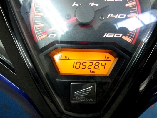 click 125 i สีขาวดำ รุ่น คอมบายเบลก รถเดือน พฤษภาคม ปี 56 ไมล์ 10256 โล  ของแถม 3 รายการ 28900