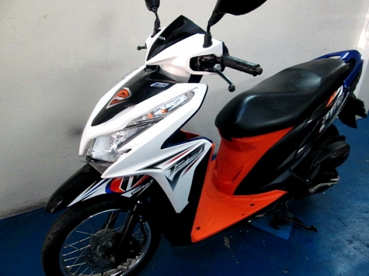 click 125 i สีขาวดำ รุ่น คอมบายเบลก รถเดือน พฤษภาคม ปี 56 ไมล์ 10256 โล  ของแถม 3 รายการ 28900