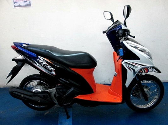 click 125 i สีขาวดำ รุ่น คอมบายเบลก รถเดือน พฤษภาคม ปี 56 ไมล์ 10256 โล  ของแถม 3 รายการ 28900