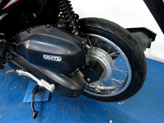 click 125 i สีขาวดำ รุ่น คอมบายเบลก รถเดือน พฤษภาคม ปี 56 ไมล์ 10256 โล  ของแถม 3 รายการ 28900