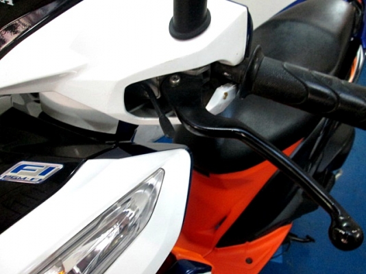 click 125 i สีขาวดำ รุ่น คอมบายเบลก รถเดือน พฤษภาคม ปี 56 ไมล์ 10256 โล  ของแถม 3 รายการ 28900