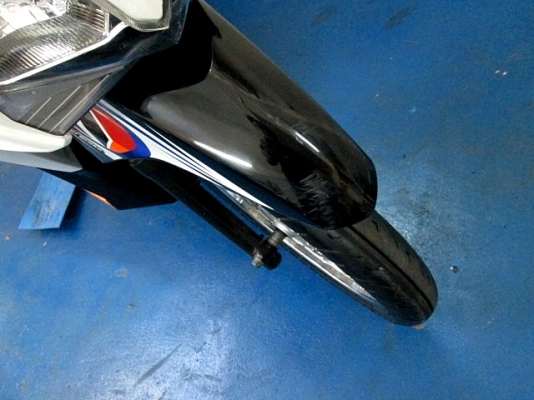 click 125 i สีขาวดำ รุ่น คอมบายเบลก รถเดือน พฤษภาคม ปี 56 ไมล์ 10256 โล  ของแถม 3 รายการ 28900