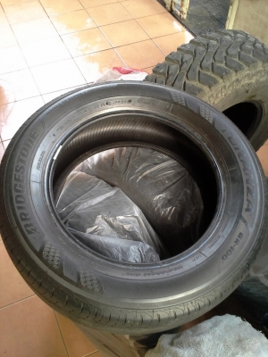 ขายยาง bridestone 215/60/16 ใช้มาอายุ 1 ปี 4 เส้น