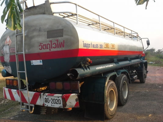 ISUZU 10ล้อ เพลาเดียว ถังน้ำมัน เครื่อง195แรง สภาพสวย ยางดี 10เส้น  เครื่องดี ครัทซีสวย ขาย 850,000 บาท ศุภากร  081-1903107 ,081-4252943