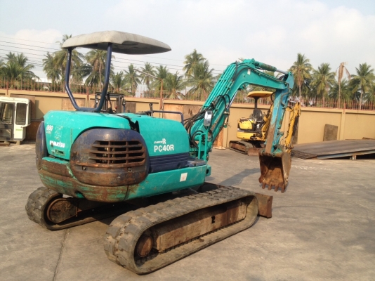รถขุด Komatsu PC40R-8 มือสองนำเข้าจากญี่ปุ่น สภาพพร้อมใช้งาน