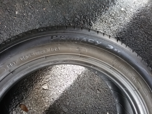 ยาง MICHELIN รุ่น PRIMACY 3 ST. 205 55R16 กลางปี2015 สภาพสวยมากๆ ดอกเต็มๆไม่มีปะ