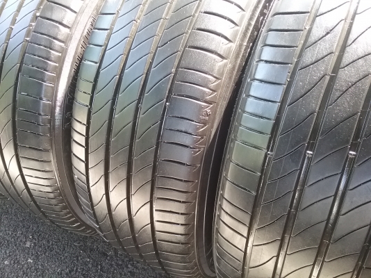 ยาง MICHELIN รุ่น PRIMACY 3 ST. 205 55R16 กลางปี2015 สภาพสวยมากๆ ดอกเต็มๆไม่มีปะ