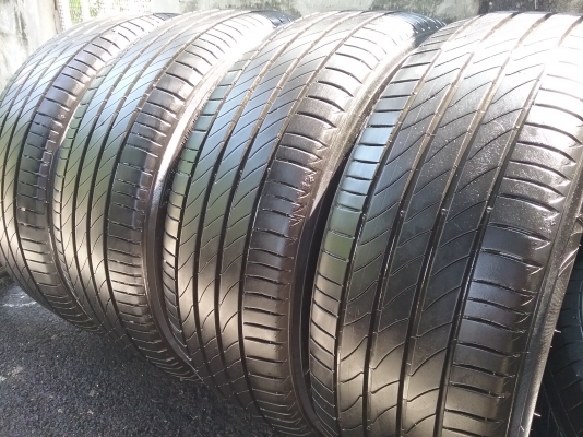 ยาง MICHELIN รุ่น PRIMACY 3 ST. 205 55R16 กลางปี2015 สภาพสวยมากๆ ดอกเต็มๆไม่มีปะ