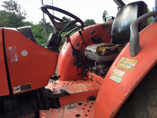 Kubota ปี53 วิ่ง 4,000 ชม M7040 70แรง 2 เพลา มีอุปกรณ์ดันหน้า กับ หางหลังให้1ชิ้นครับ รถอยู่โคราช 400,000 0866642442