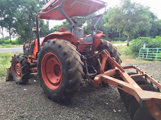 Kubota ปี53 วิ่ง 4,000 ชม M7040 70แรง 2 เพลา มีอุปกรณ์ดันหน้า กับ หางหลังให้1ชิ้นครับ รถอยู่โคราช 400,000 0866642442