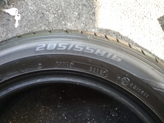 ยางDUNLOP 205 55R16ลงพื้นจริงกลางปี2015สภาพสวยมาก ดอกเยอะมากๆไม่มีปะ