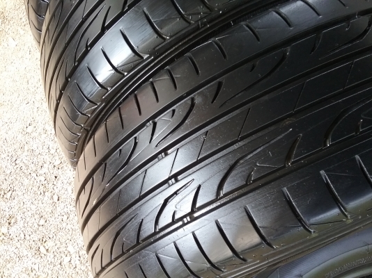 ยางDUNLOP 205 55R16ลงพื้นจริงกลางปี2015สภาพสวยมาก ดอกเยอะมากๆไม่มีปะ