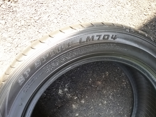 ยางDUNLOP 205 55R16ลงพื้นจริงกลางปี2015สภาพสวยมาก ดอกเยอะมากๆไม่มีปะ