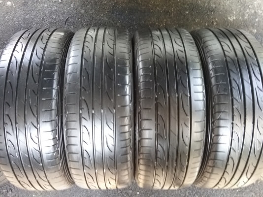 ยางDUNLOP 205 55R16ลงพื้นจริงกลางปี2015สภาพสวยมาก ดอกเยอะมากๆไม่มีปะ