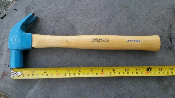 ขายขวานทหารงานเก่ายุคสงครามตราม้าน้ำมงกุฏสมอด้ามไม้ประดู่