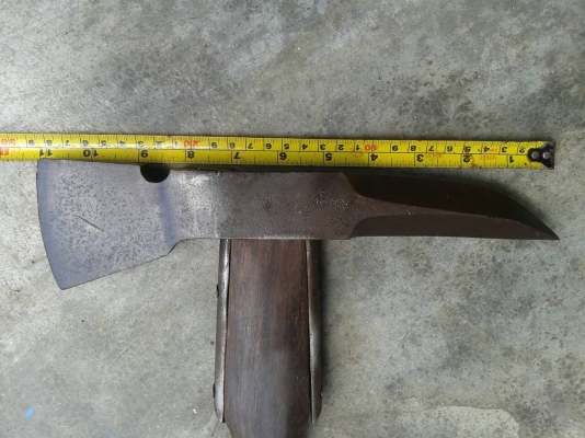 ขายขวานทหารงานเก่ายุคสงครามตราม้าน้ำมงกุฏสมอด้ามไม้ประดู่