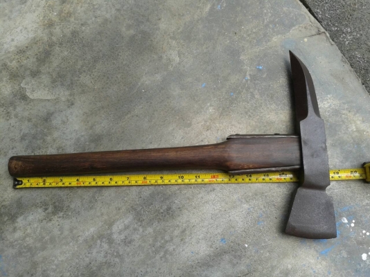 ขายขวานทหารงานเก่ายุคสงครามตราม้าน้ำมงกุฏสมอด้ามไม้ประดู่