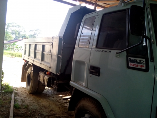 (ปิดการขายแล้วคับเสี่ยวุธ จ.น่าน )6ล้อดั้มอีซูสุ 145   แรงม้า ยาง900''  รถสวย  พร้อมใช้งาน  เล่มติดมือ.. ราคาต่อรองได้จ้า