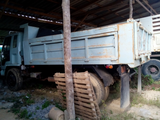 (ปิดการขายแล้วคับเสี่ยวุธ จ.น่าน )6ล้อดั้มอีซูสุ 145   แรงม้า ยาง900''  รถสวย  พร้อมใช้งาน  เล่มติดมือ.. ราคาต่อรองได้จ้า