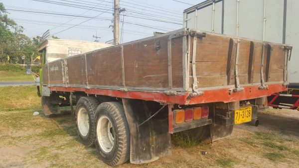 รกสิบล้อหัวยาว isuzu เครื่อง ร็อค 6BG1 175แรง เบรกจิฟฟี่พวงมาลัยเพาเวอร์ ช่วงล่างใหญ่มิตซู เพลาเดียว ภาษีไม่ขาด เล่มทะเบียนชุดโอนครบ