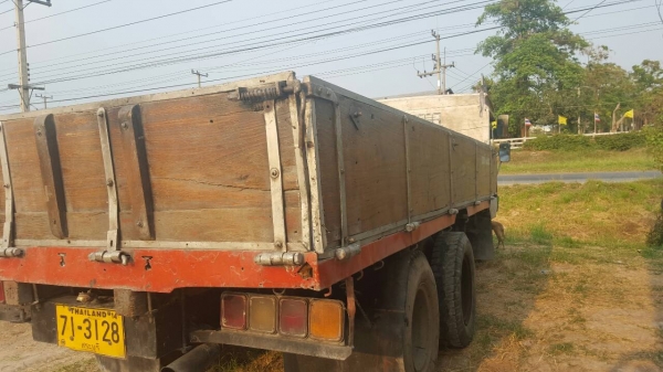 รกสิบล้อหัวยาว isuzu เครื่อง ร็อค 6BG1 175แรง เบรกจิฟฟี่พวงมาลัยเพาเวอร์ ช่วงล่างใหญ่มิตซู เพลาเดียว ภาษีไม่ขาด เล่มทะเบียนชุดโอนครบ