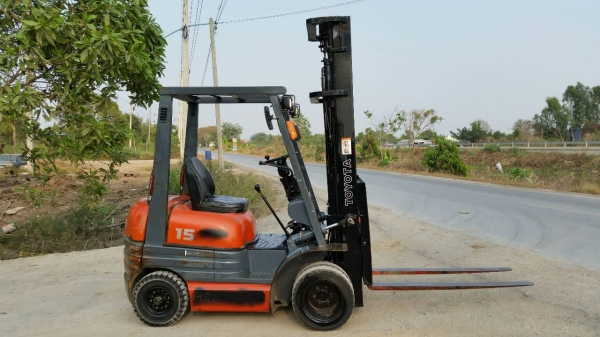 ขายด่วนรถยก TOYOTA 6FGยก1.5ตันเสาสูง6เมตรทูฟรียางตัน6เส้นยางหน้าคู้รถนอกยังไม่เคยใช้งานในเมืองไทยเลย=รุ่นใหม่ขายถูกๆๆ