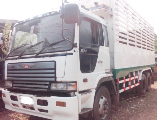 HINO PROFIA FR 260 HP EK100 สิบล้อดั๊มพ์ 2 เพลา กระบะดั๊มพ์เหล็ก 12 ตันคอกเกษตรสวยๆพร้อมบรรทุกพร้อมใช้งานได้เลยครับ ภายในห้องเก๋งสะอาดสวย แอร์เย็น พวงมาลัยเพาเวอร์ ระบบเบรคทริ๊ปฟี้ครบครัน เครื่องยนต์แรงดีแน่นดี ภายนอกมีระบบลากพ่วงครบพร้อม ช่วงล่างคัชซีไม่