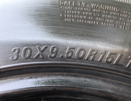 ยาง Mud Maxxis 30 9.5 R15 พร้อมใช้งาน ราคาไม่แพง