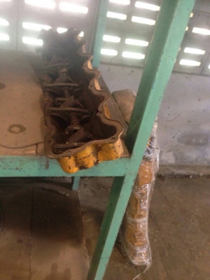 ขายฝาสูบรถแทรกเตอร์ D-5-D  43-V หัวแชมเมอร์ ฝาบาง ฝานอกสภาพสวยมาก ขายพร้อมฝาครอบวาวกระเดื่องวาว