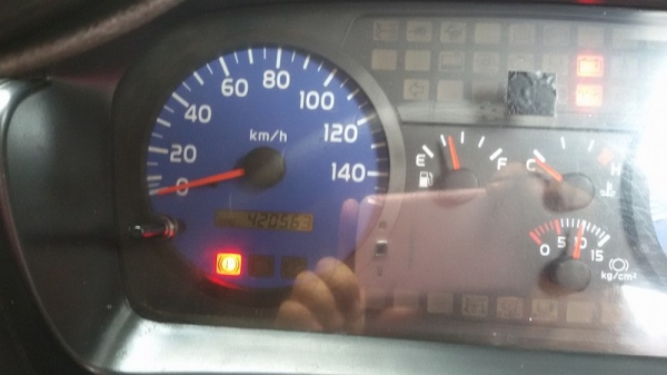 ขายรถบรรทุกสิบล้อ Hino Mega 220แรง เพลาเดียว ยาว 7.50 ม. สภาพสวย วิ่งน้อย ยางดี โทร.081-1816119และ088-1631587