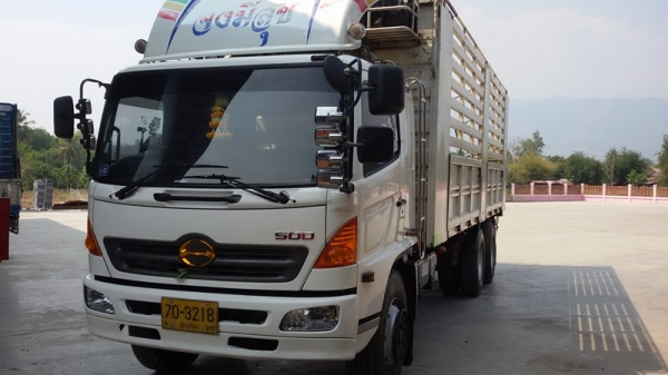 ขายรถบรรทุกสิบล้อ Hino Mega 220แรง เพลาเดียว ยาว 7.50 ม. สภาพสวย วิ่งน้อย ยางดี โทร.081-1816119และ088-1631587