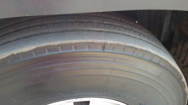 ขายรถบรรทุกสิบล้อ Hino Mega 220แรง เพลาเดียว ยาว 7.50 ม. สภาพสวย วิ่งน้อย ยางดี โทร.081-1816119และ088-1631587