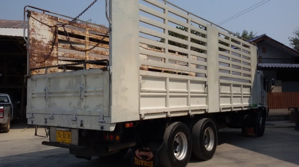 ขายรถบรรทุกสิบล้อ Hino Mega 220แรง เพลาเดียว ยาว 7.50 ม. สภาพสวย วิ่งน้อย ยางดี โทร.081-1816119และ088-1631587