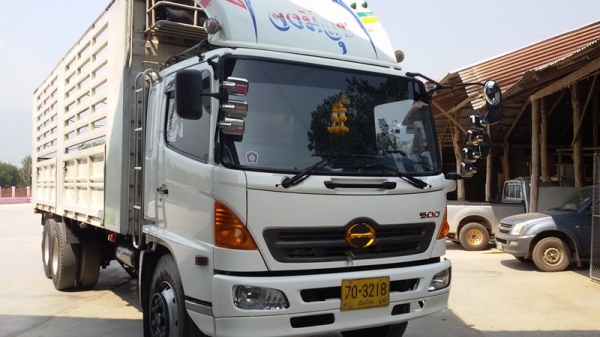ขายรถบรรทุกสิบล้อ Hino Mega 220แรง เพลาเดียว ยาว 7.50 ม. สภาพสวย วิ่งน้อย ยางดี โทร.081-1816119และ088-1631587
