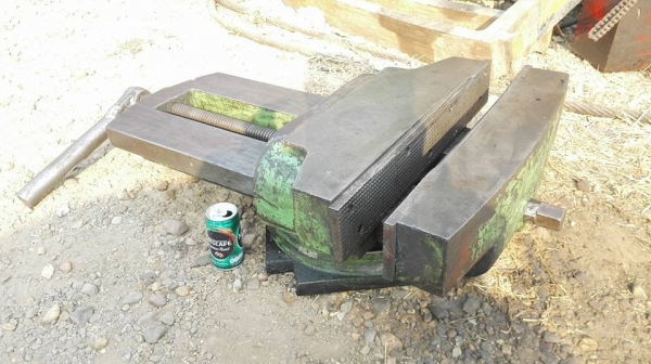 *** Sold *** ปากกายักษ์ฐานปรับองศา ขนาด 20" ยาว 30" ตัวใหญ่แข็งแรง สภาพสวยปากคม หนักแน่นพร้อมใช้งาน.