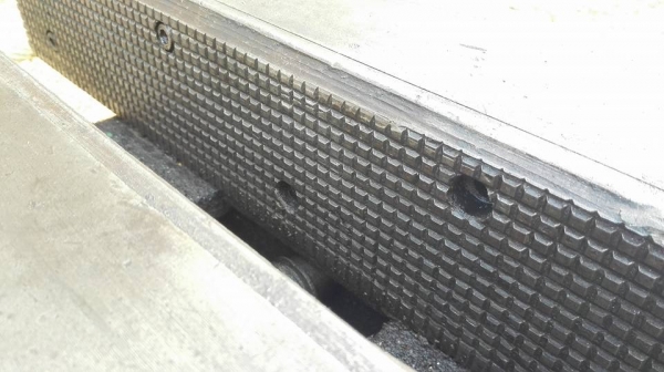 *** Sold *** ปากกายักษ์ฐานปรับองศา ขนาด 20" ยาว 30" ตัวใหญ่แข็งแรง สภาพสวยปากคม หนักแน่นพร้อมใช้งาน.