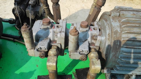 *** Sold *** ชุดพาวเวอร์ยูนิตดับเบิ้ลปั้มแบบสองตอน ขนาด 7.5 HP. ติดตั้งแผงระบายความร้อน2ชุด ถังใหญ่ 760 ลิตร วาวล์คอนโทรลครบ สภาพสวยพร้อมใช้