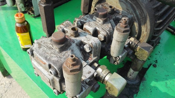 *** Sold *** ชุดพาวเวอร์ยูนิตดับเบิ้ลปั้มแบบสองตอน ขนาด 7.5 HP. ติดตั้งแผงระบายความร้อน2ชุด ถังใหญ่ 760 ลิตร วาวล์คอนโทรลครบ สภาพสวยพร้อมใช้