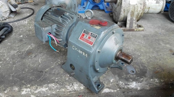 === Sold === มอเตอร์เกียร์ LI MING Made in TAIWAN 2 HP. 380V. ทด 1:20 ความเร็วรอบ 72 RPM. ใหม่กริ้บวิ่งเงียบพร้อมใช้.