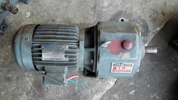 === Sold === มอเตอร์เกียร์ LI MING Made in TAIWAN 2 HP. 380V. ทด 1:20 ความเร็วรอบ 72 RPM. ใหม่กริ้บวิ่งเงียบพร้อมใช้.