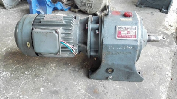 ** ขายแล้วครับ!! ** มอเตอร์เกียร์ LI MING Made in TAIWAN 2 HP. 380V. ทด 1:25 ความเร็วรอบ 58 RPM. สภาพใหม่กริ้บวิ่งเงียบพร้อมใช้งาน.