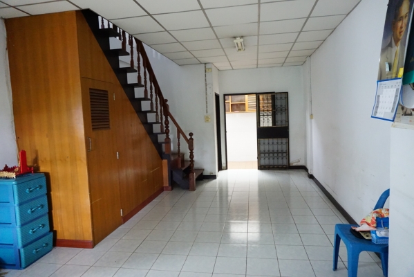 - ขายด่วน บ้านแฝด ทาวน์เฮาส์ 2 ชั้น 33 ตรว. 2.3 ลบ. (พร้อมโอนให้เลยจ้า)  บ้านเลขที่ 85"87