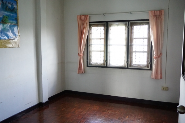 - ขายด่วน บ้านแฝด ทาวน์เฮาส์ 2 ชั้น 33 ตรว. 2.3 ลบ. (พร้อมโอนให้เลยจ้า)  บ้านเลขที่ 85"87