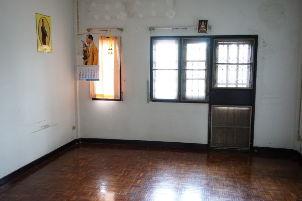 - ขายด่วน บ้านแฝด ทาวน์เฮาส์ 2 ชั้น 33 ตรว. 2.3 ลบ. (พร้อมโอนให้เลยจ้า)  บ้านเลขที่ 85"87