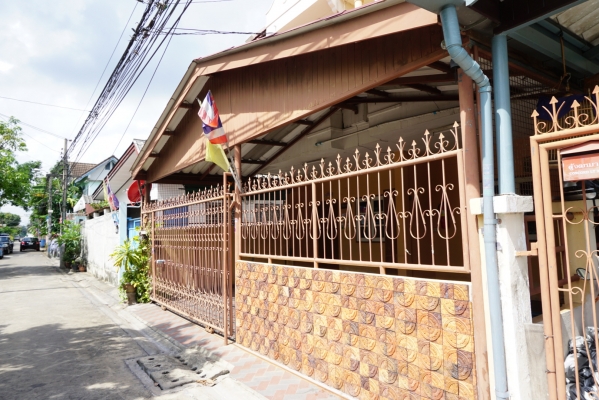 - ขายด่วน บ้านแฝด ทาวน์เฮาส์ 2 ชั้น 33 ตรว. 2.3 ลบ. (พร้อมโอนให้เลยจ้า)  บ้านเลขที่ 85"87