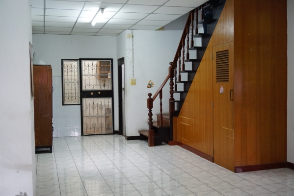 - ขายด่วน บ้านแฝด ทาวน์เฮาส์ 2 ชั้น 33 ตรว. 2.3 ลบ. (พร้อมโอนให้เลยจ้า)  บ้านเลขที่ 85"87