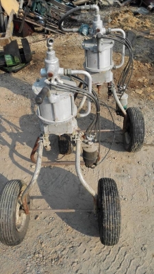 Sell>> AIRLESS SPAY เครื่องพ่นสี มีมา 2 ตัว อุปกรณ์มีมาตามรูป สามารถทำเป็นอะไหล่ได้ ขายไม่แพงครับ!!