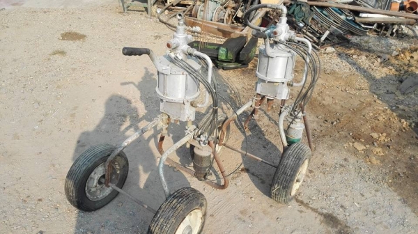 Sell>> AIRLESS SPAY เครื่องพ่นสี มีมา 2 ตัว อุปกรณ์มีมาตามรูป สามารถทำเป็นอะไหล่ได้ ขายไม่แพงครับ!!